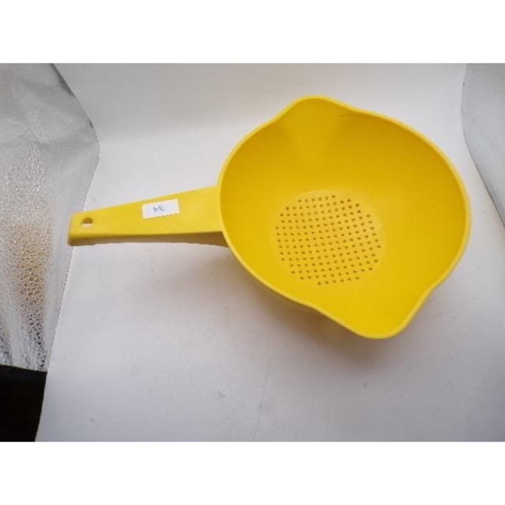 Vintage Tupperware Yellow Colander Strainer Single Handle Pour Spout 8‎ Inch